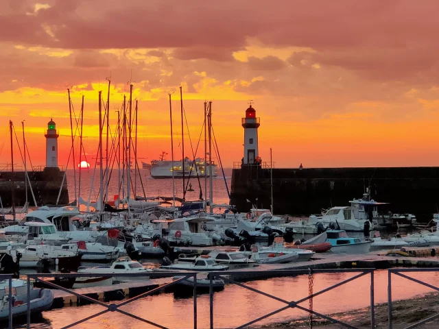 Lever De Soleil Port De Palais Julien Froger Ldd