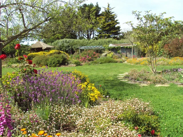 2025 Jardin Eden Du Voyageur Loisir Nature Sauzon Massifs Et Pelouse