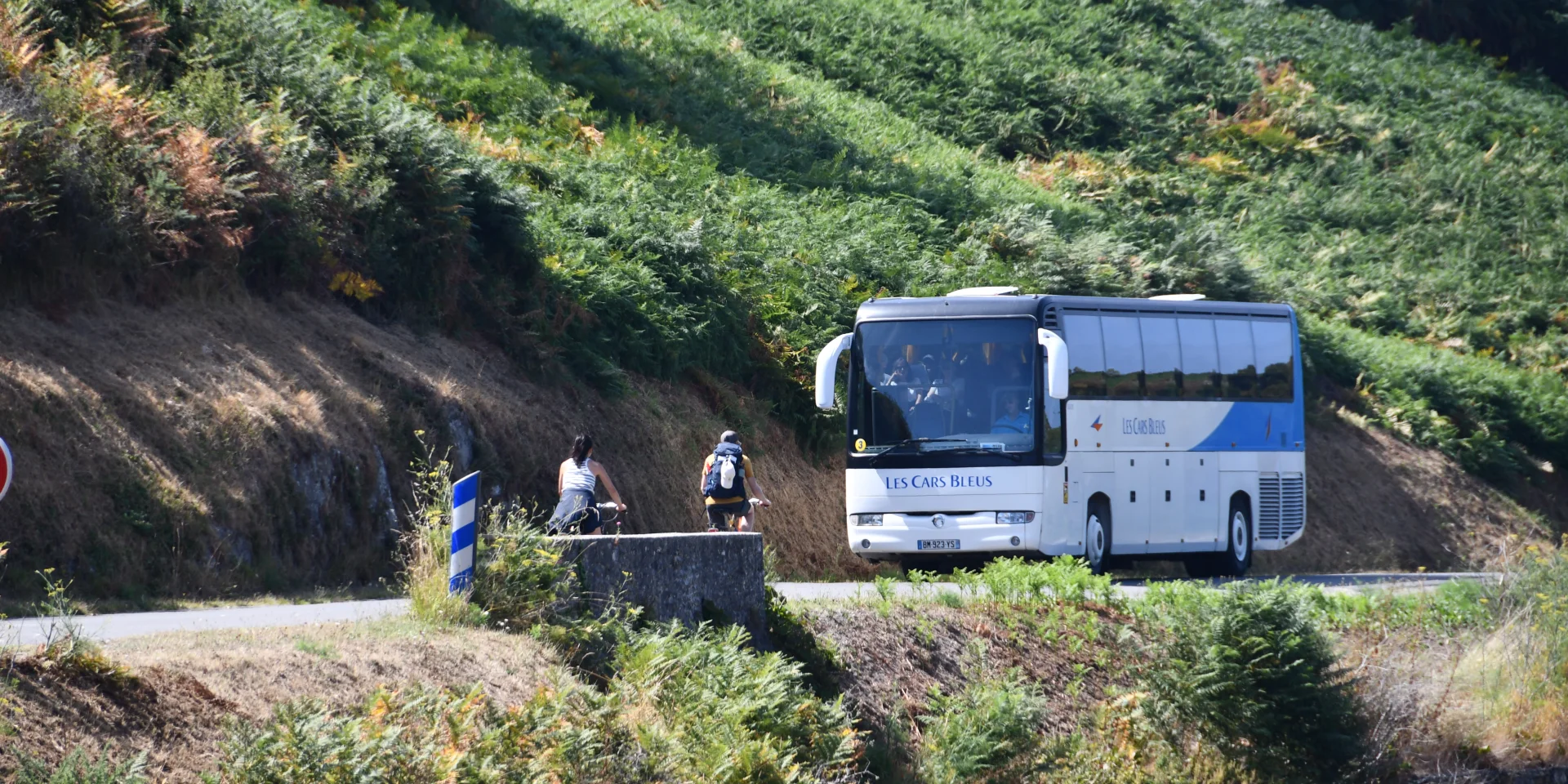 bus des Cars Bleus à Sauzon, Belle-Ile-en-mer, Bretagne Sud, Morbihan